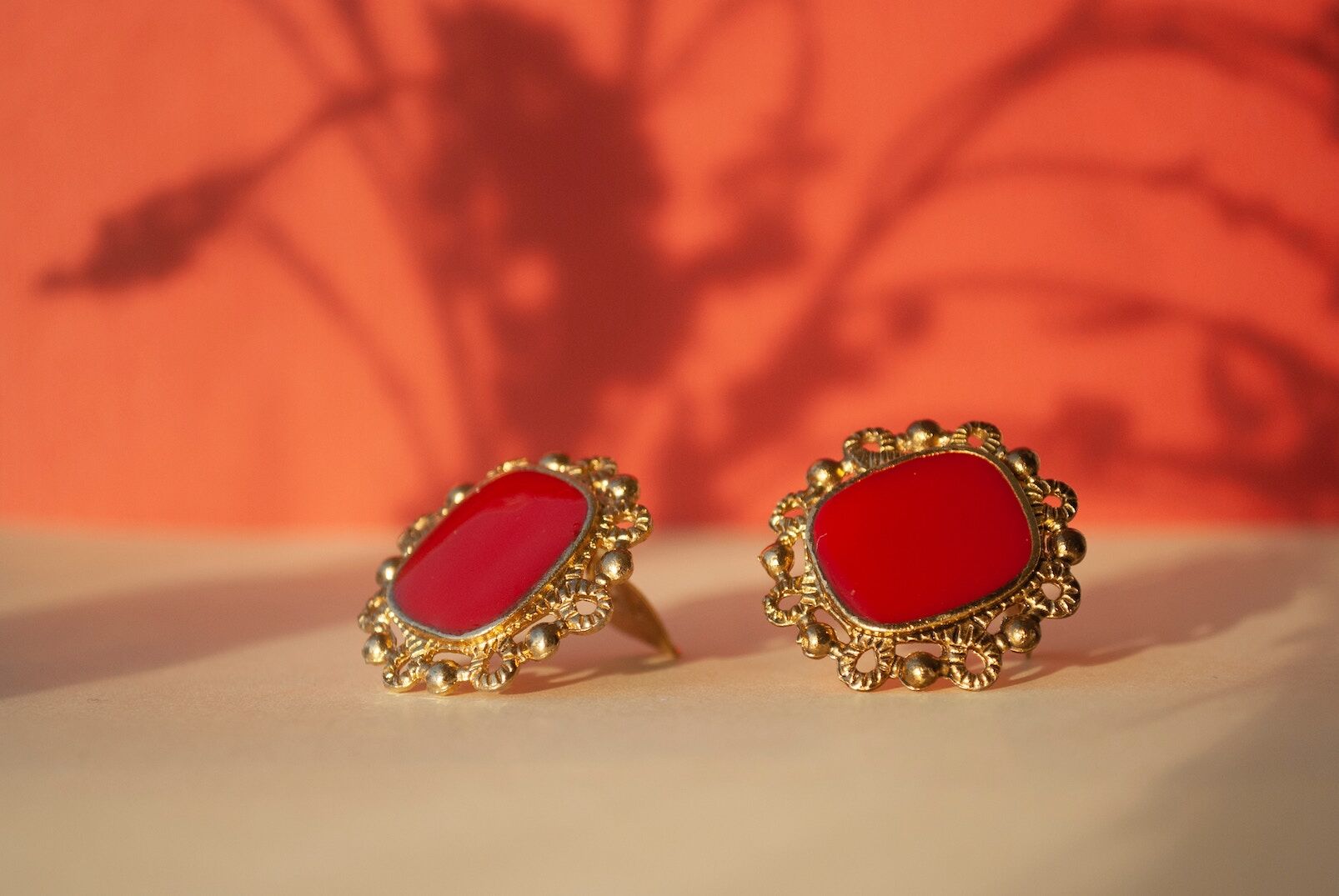 Affordable Elegance: How to Rock Vintage Jewelry for Any Occasion